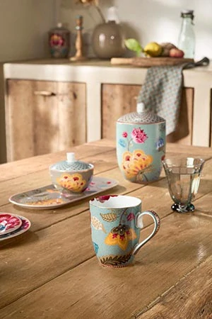 Pip Studio Blooming Tales hrnek 350 ml, modrý