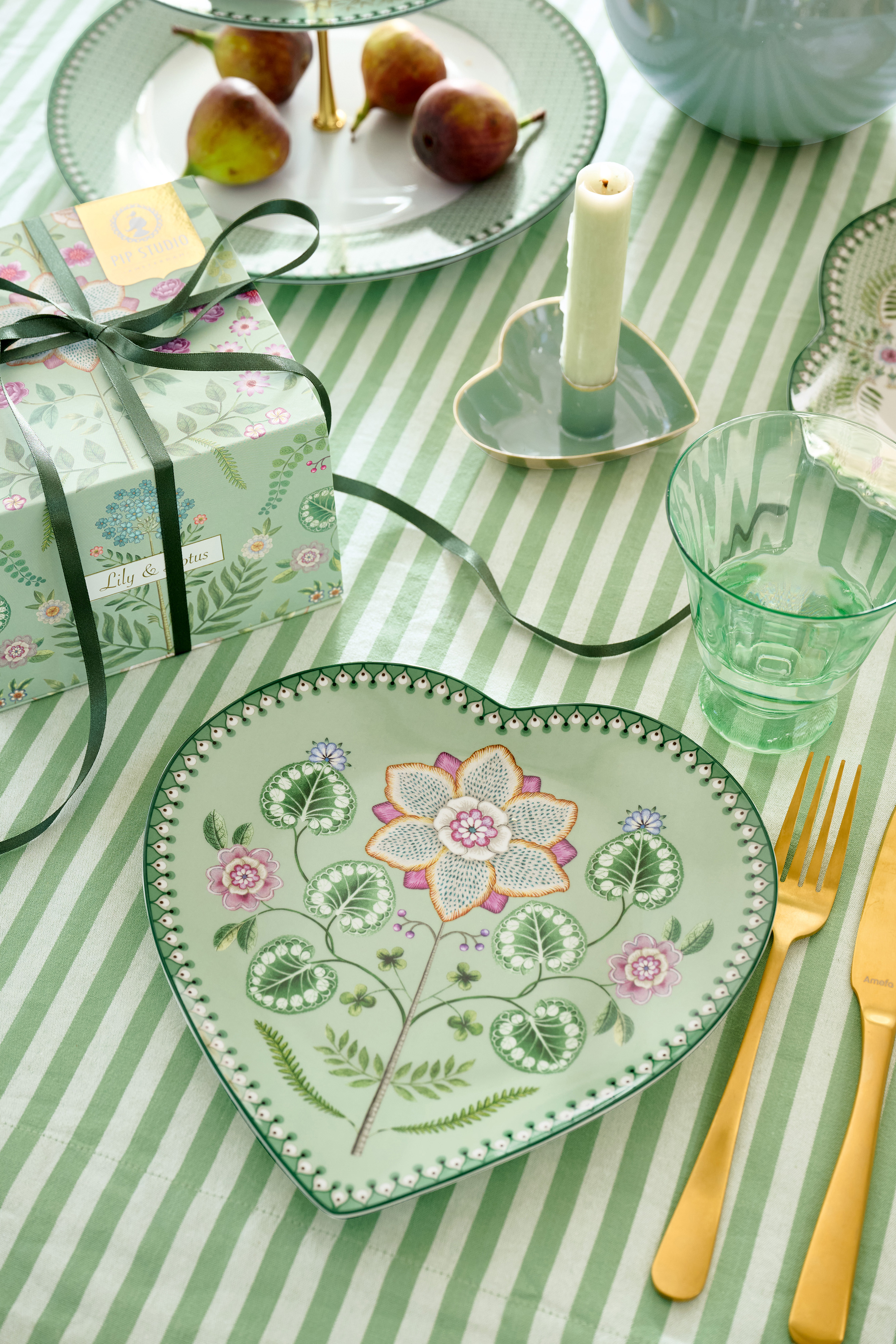 Pip Studio Lily & Lotus sada 2 talířků ve tvaru srdce, zelená