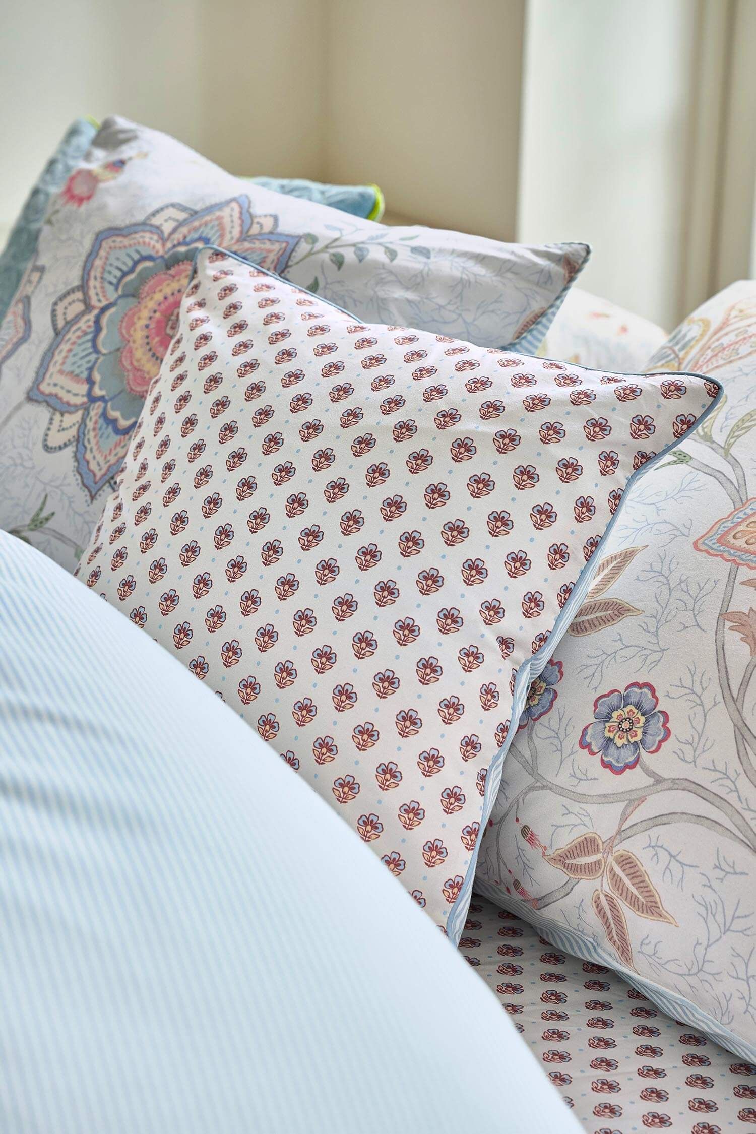 Pip Studio polštář Jaipur Flower 40x40 cm, světle modrý