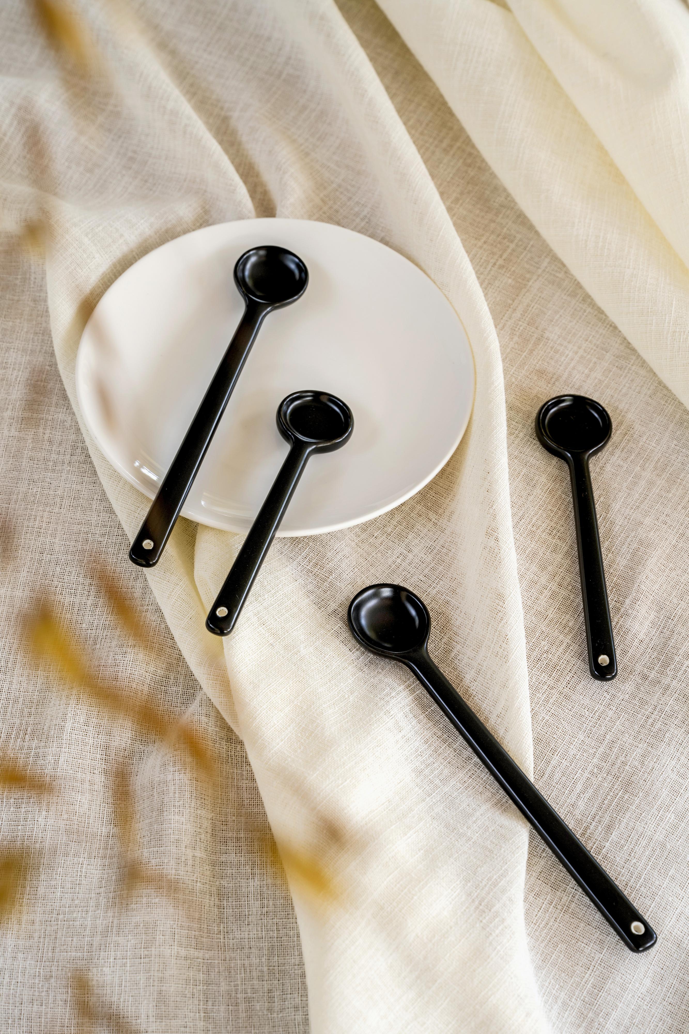 vtwonen Matt Black set 6 porcelánových lžiček, černý 