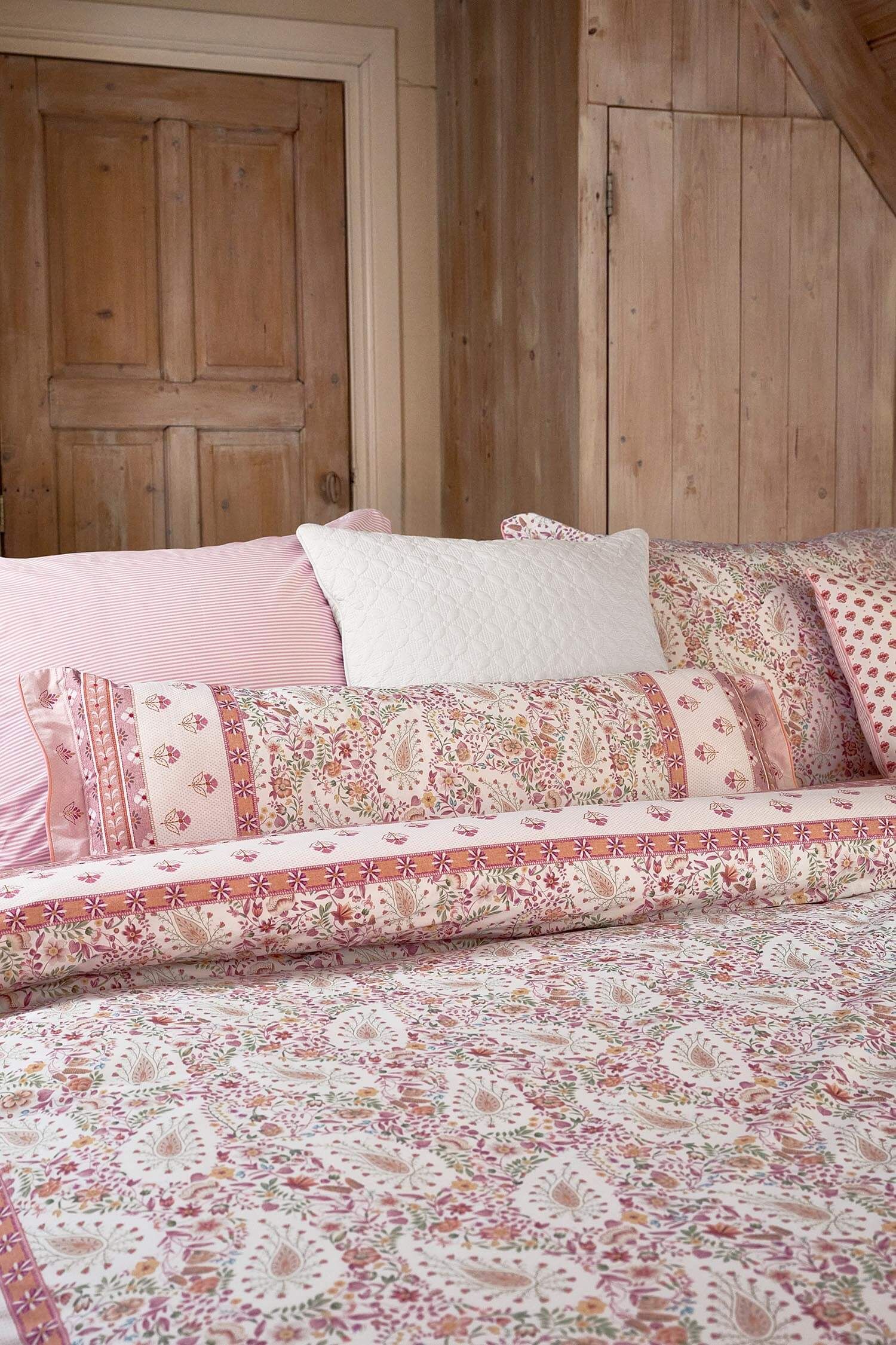 Pip Studio polštář Kairi Bloom 30 x 90 cm - světle růžový