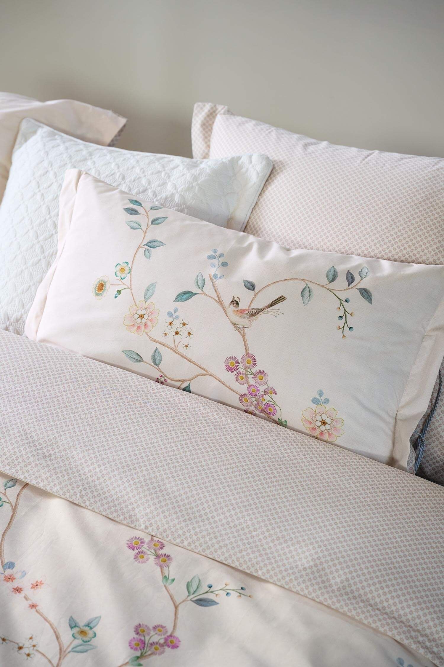 Pip Studio dekorační polštář Desi Garden 35x60 - bílý