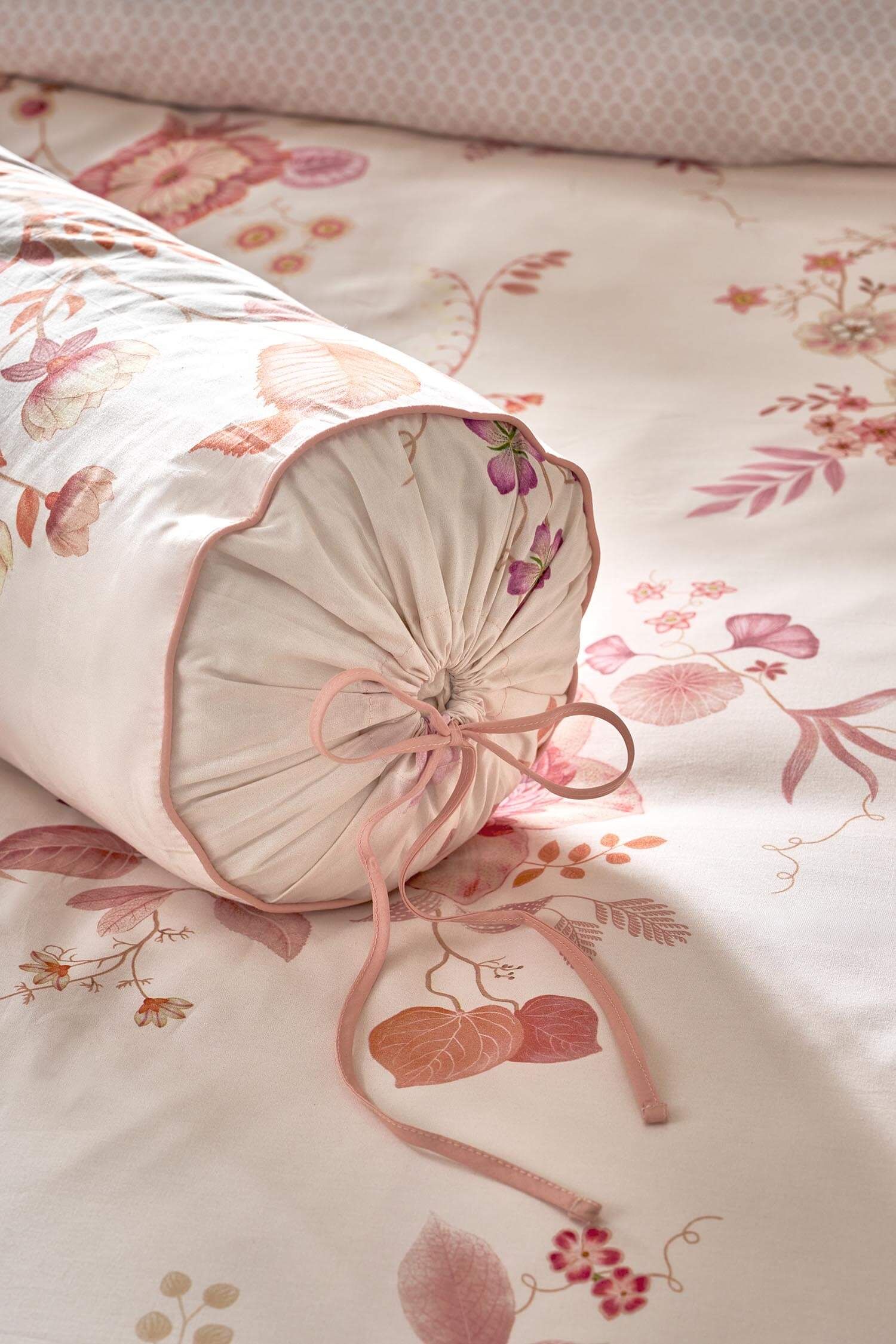 Pip Studio dekorační polštář Everbloom 22 x 70 cm - svetlě růžová