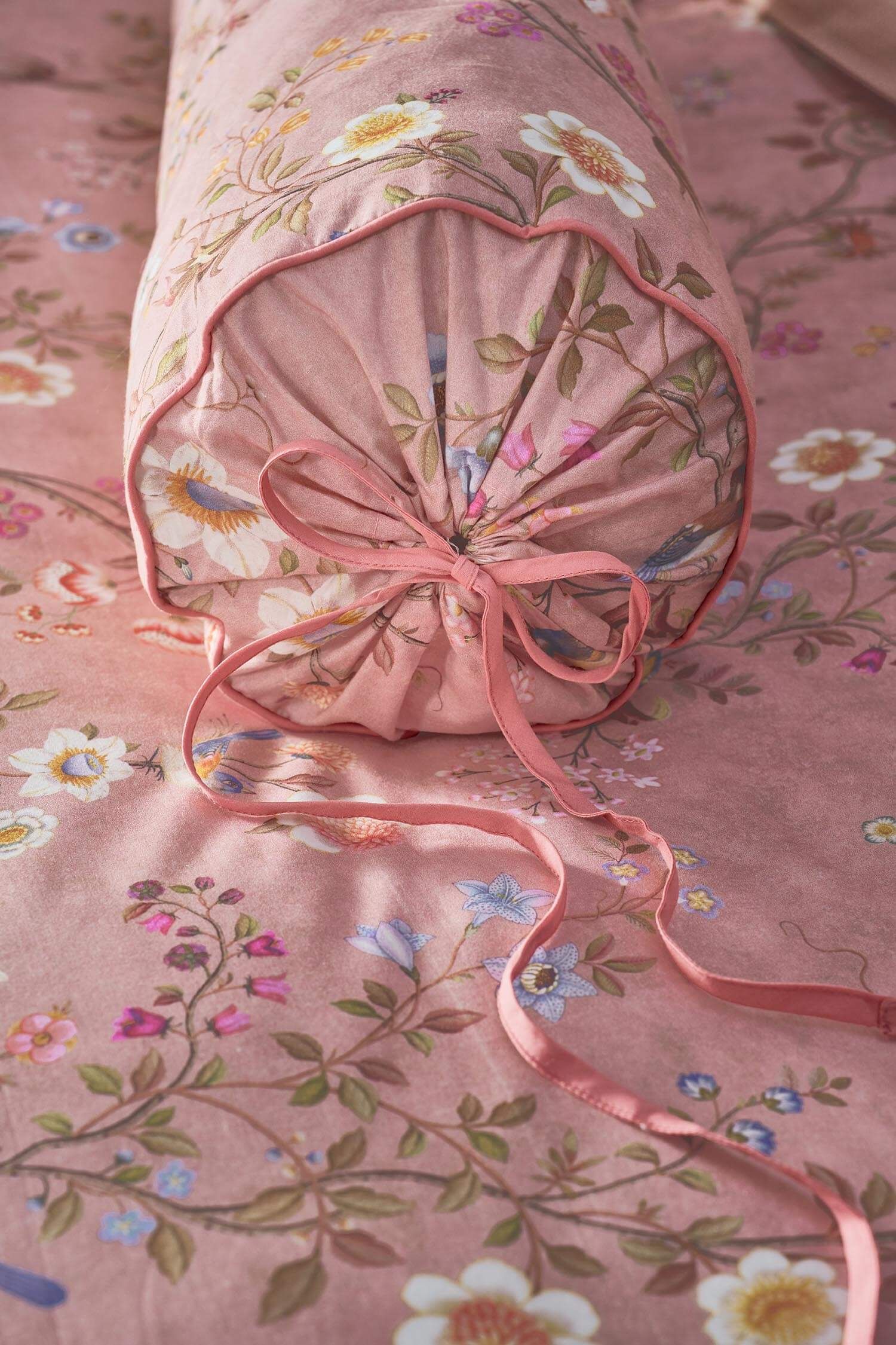 Pip Studio dekorační polštář Lotus Lullaby 22 x 70 cm - růžový
