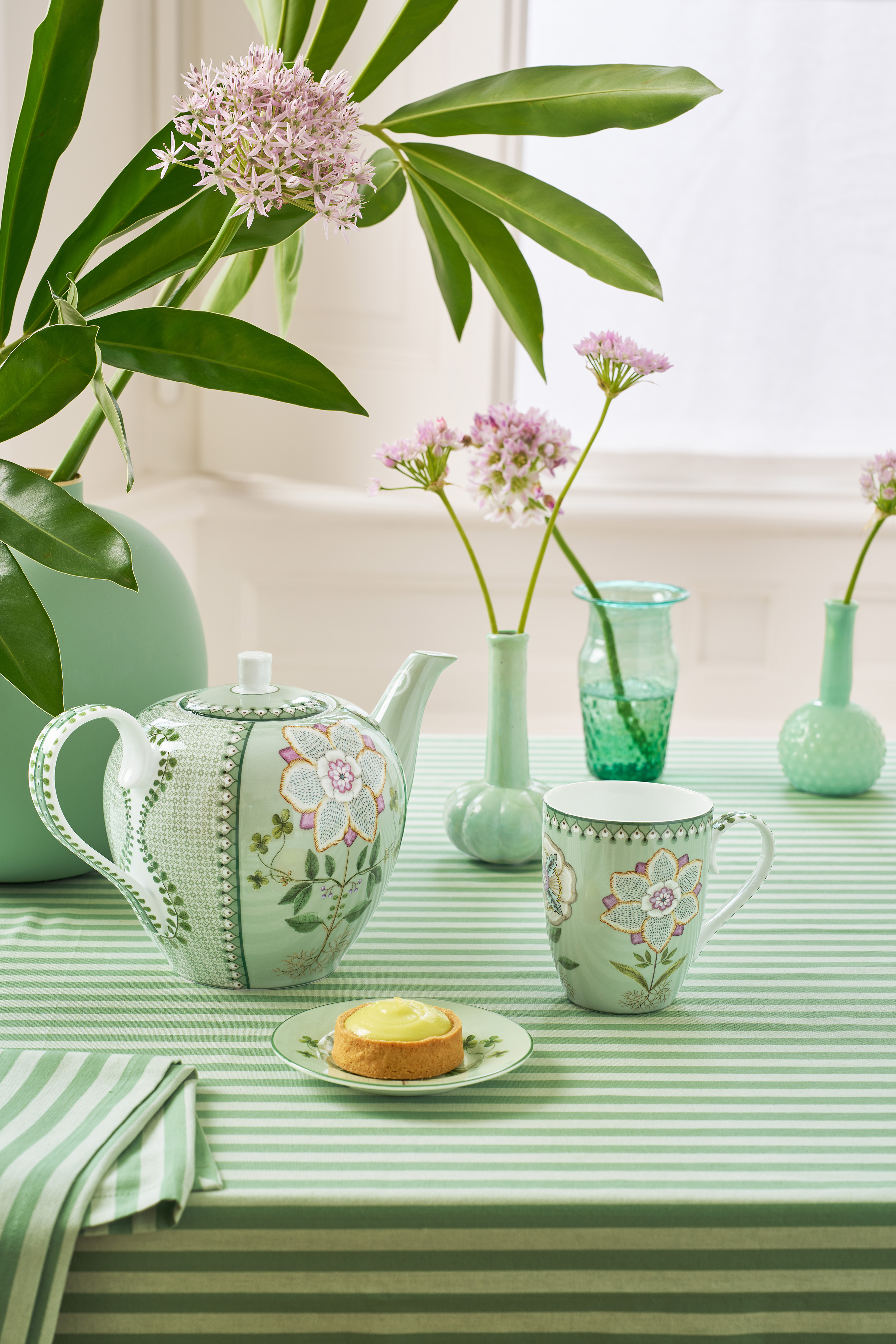 Pip Studio Lily & Lotus hrnek 350ml, zelený