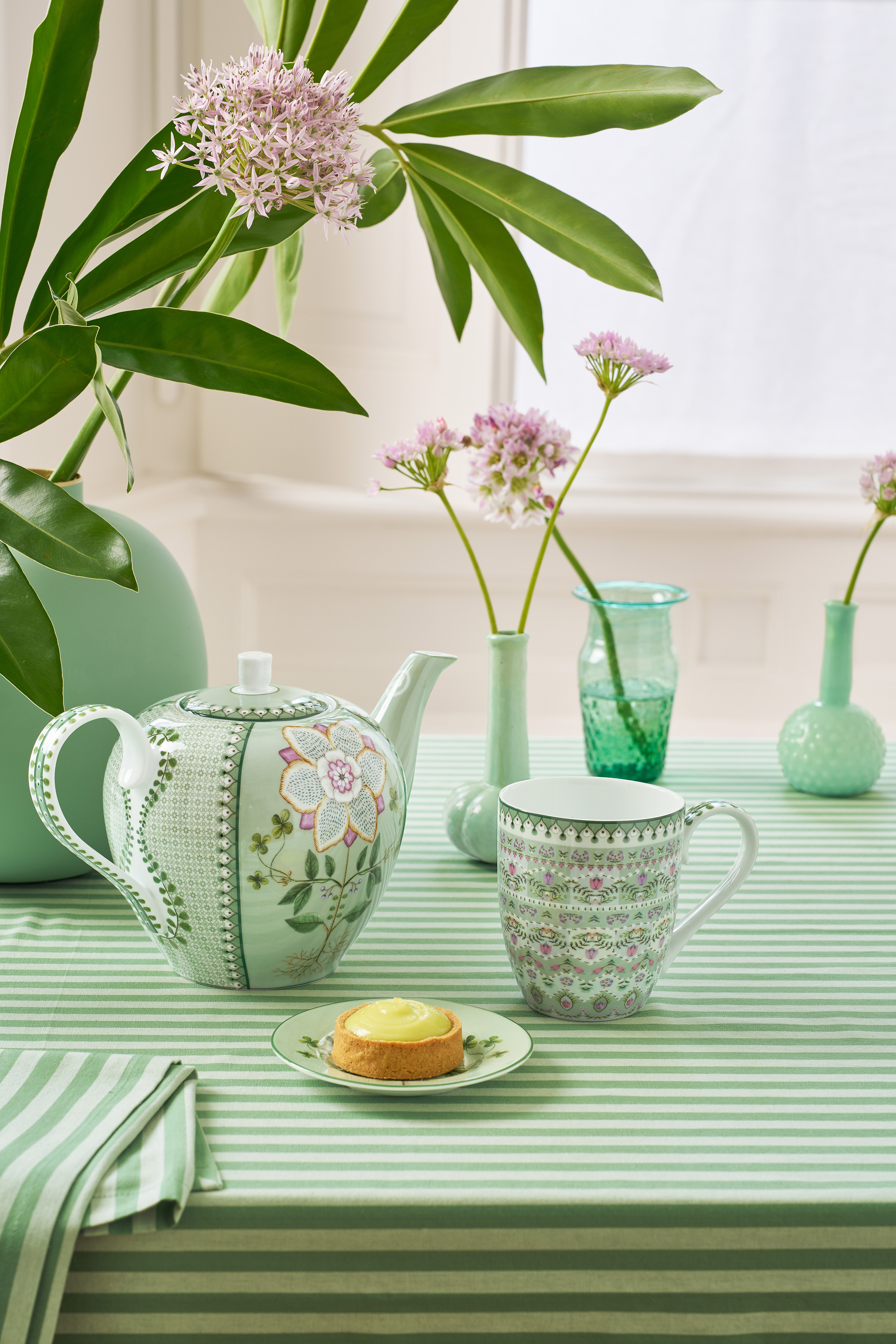 Pip Studio Lily & Lotus hrnek XL 440ml, zelený
