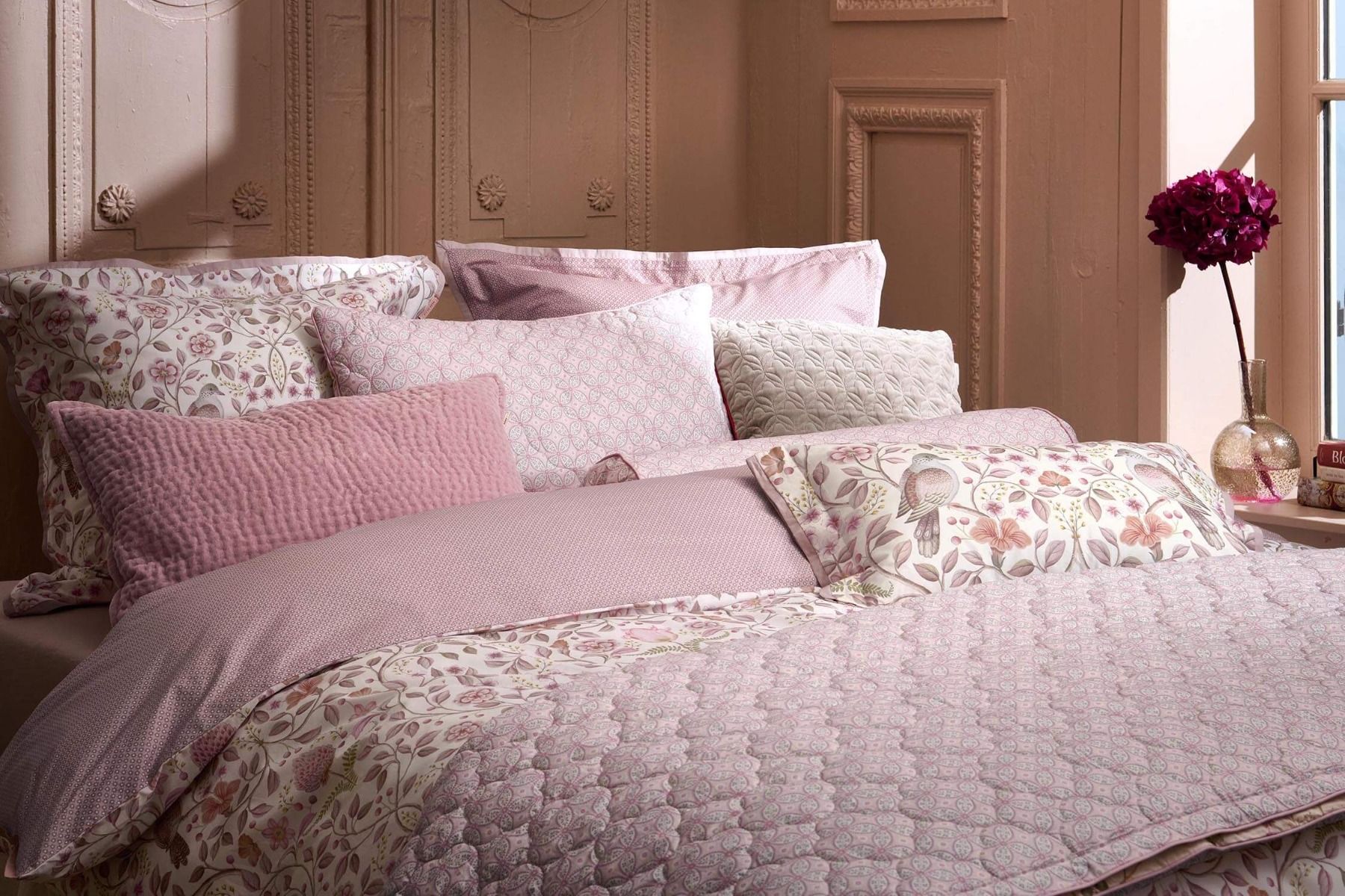 Pip Studio polštář Garden of Dove 35x60 cm, bílo-růžový