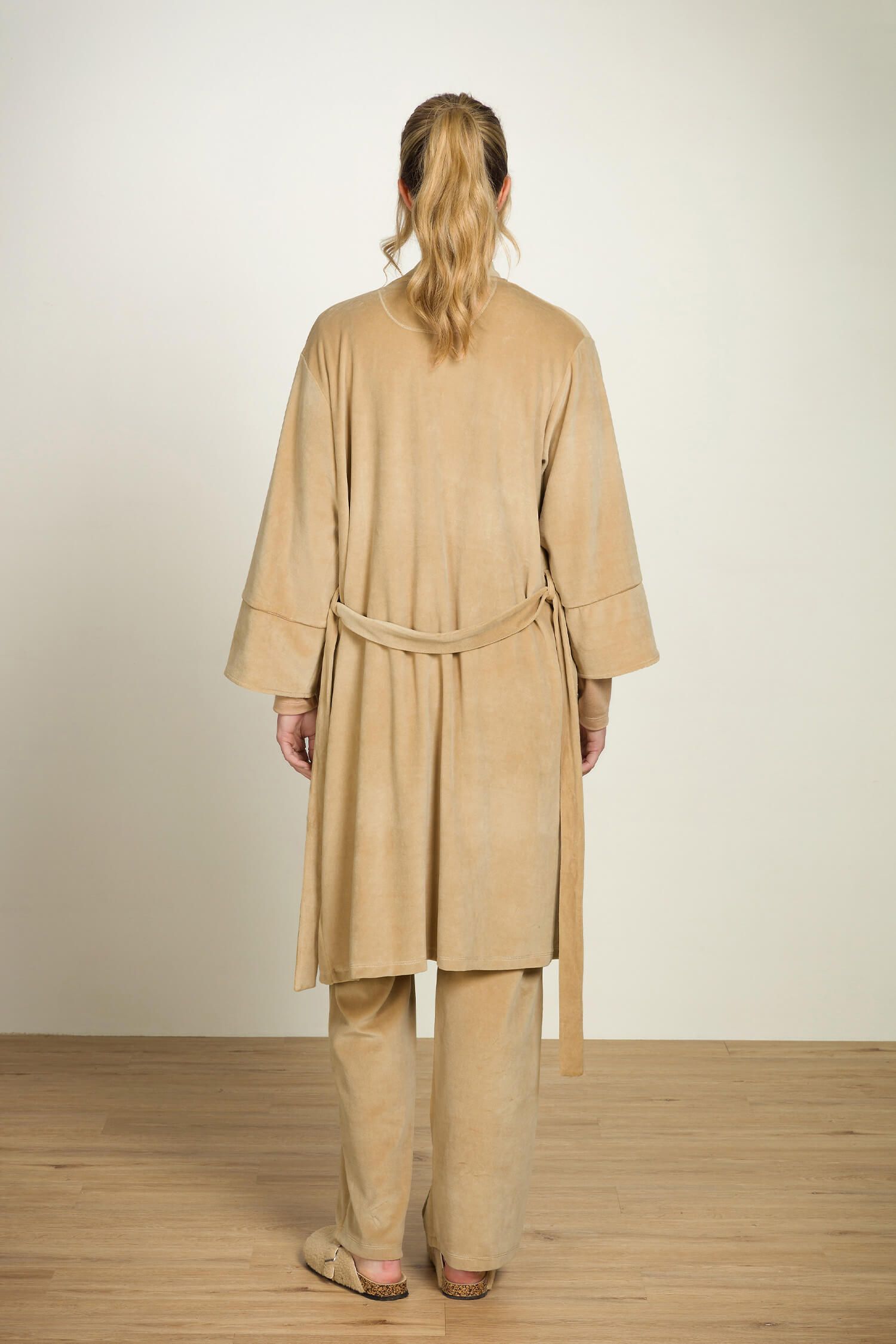 Pip Studio Naomi Kimono Velvet, béžové