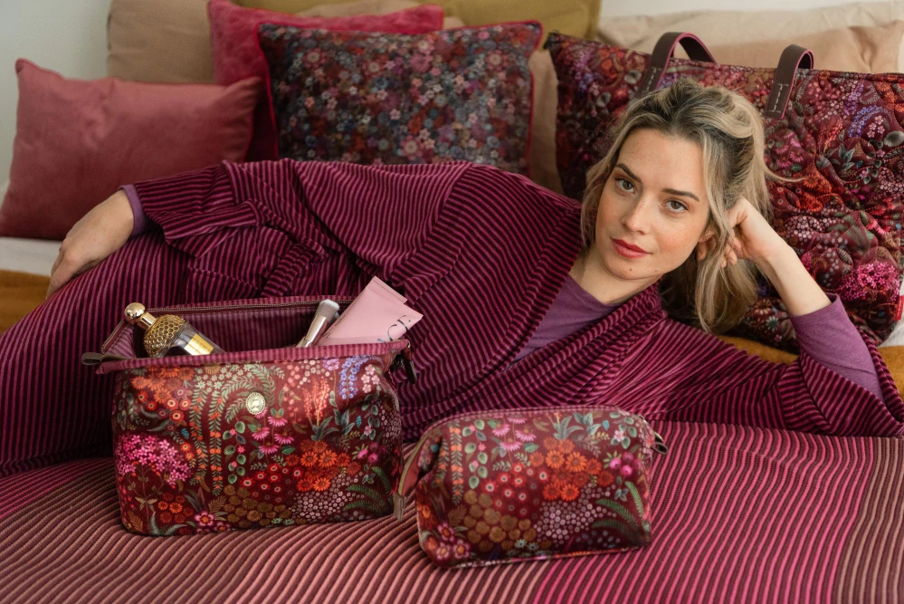 Pip Studio Cooper Querida Quilted Velvet sametová kosmetická taška, červená