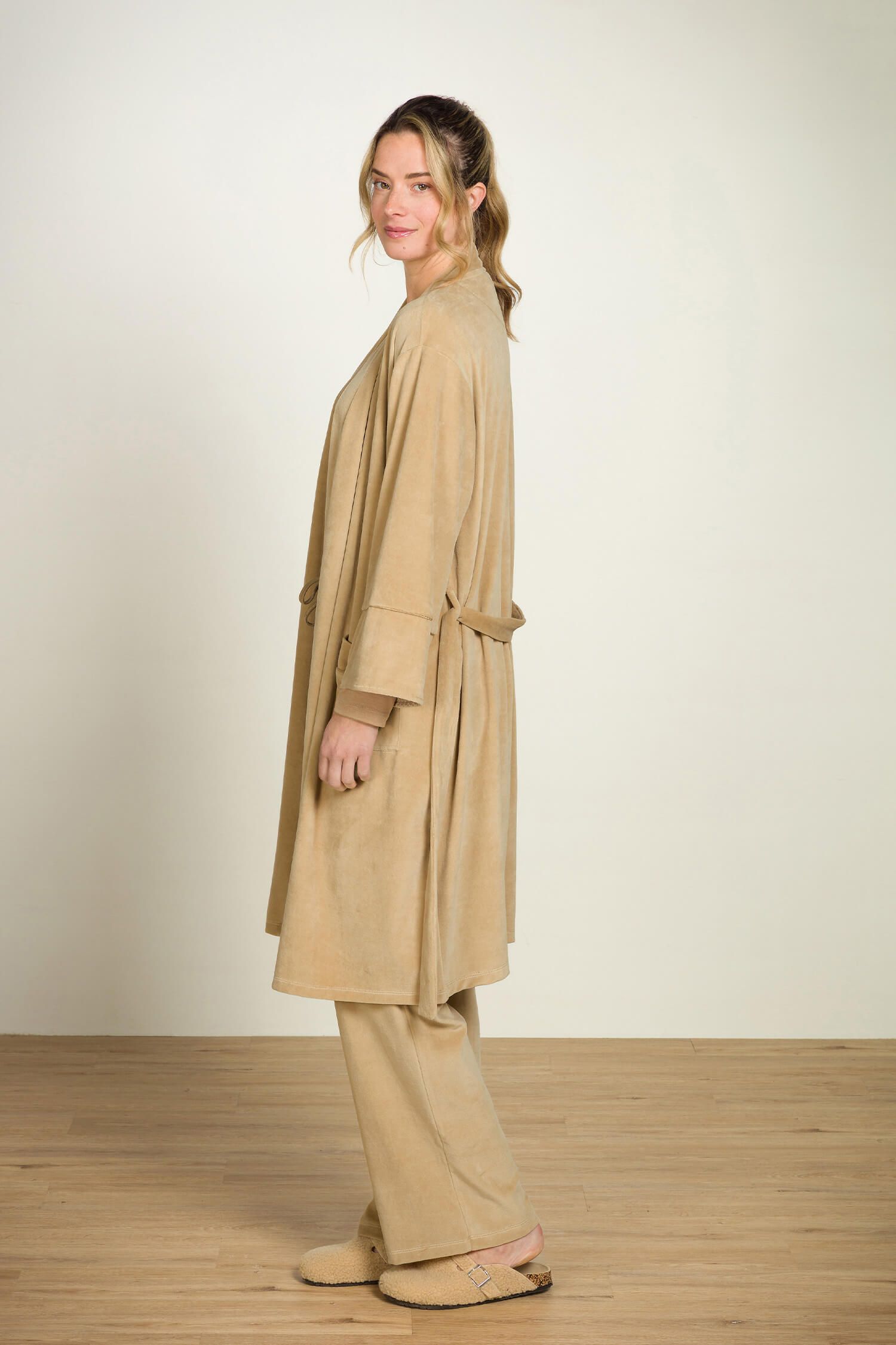 Pip Studio Naomi Kimono Velvet, béžové